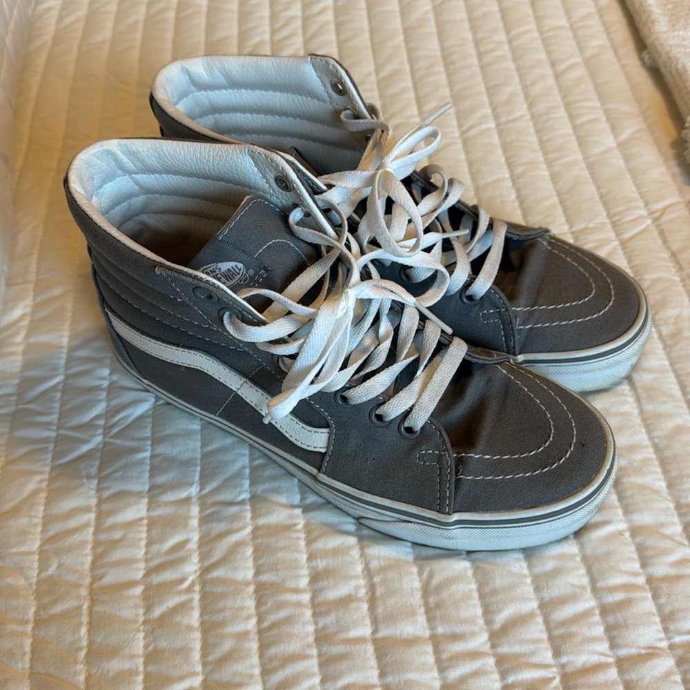 Vans High Top Old Skool Grey Sneakers Men’s Size 7/ women’s size 8.5